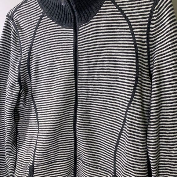 Eddie Bauer Medium Grey and White Jacket - Picture 2 of 5